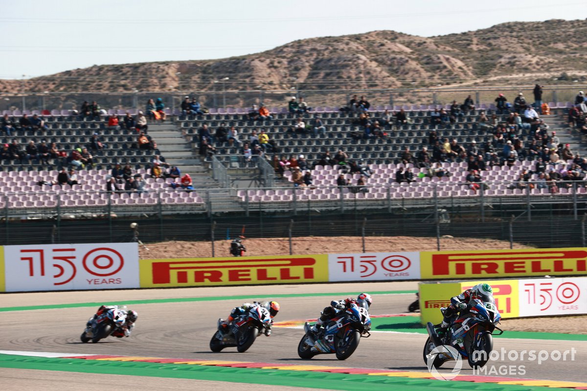 Gradas poco concurridas en Aragón