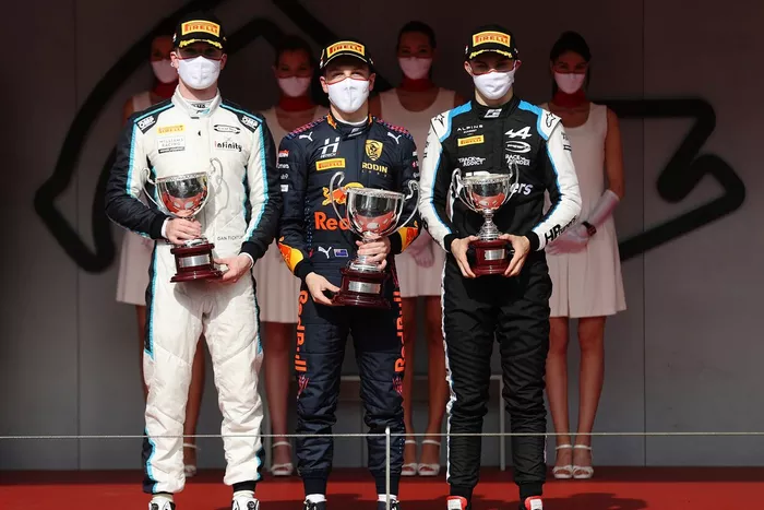Podio: Liam Lawson, Hitech Grand Prix, Dan Ticktum, Carlin, Oscar Piastri, Prema Racing