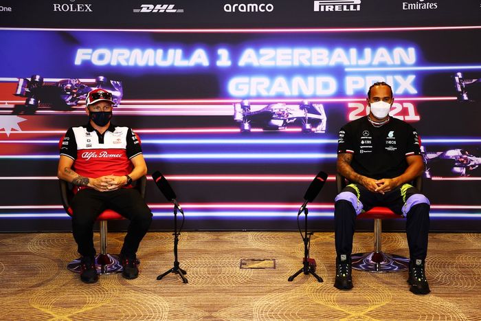 Kimi Raikkonen, Alfa Romeo Racing Y Lewis Hamilton, Mercedes en la conferencia de prensa