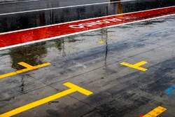 Regen in der Boxengasse