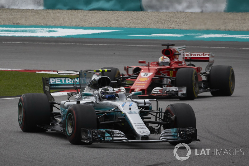 Valtteri Bottas, Mercedes AMG F1 W08, Sebastian Vettel, Ferrari SF70H