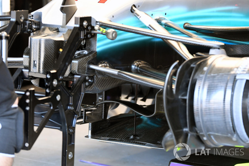 Mercedes-Benz F1 W08 ön süspansiyon detay