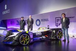 Denis Sverdlovm Daniel Simon ve Alejandro Agag, RoboRace tanıtımda