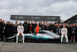 Lewis Hamilton, Mercedes AMG F1, Valtteri Bottas, Mercedes AMG F1, Toto Wolff, Mercedes AMG F1 Accionista y Director Ejecutivo con invitados