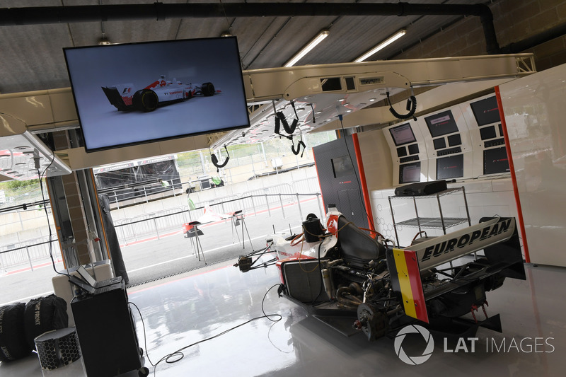 F1 Experiences 2-Seater passenger garage
