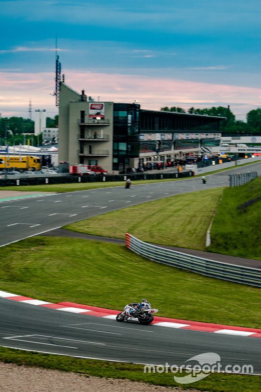 #17 Aprilia Grebenstein, Aprilia RSV4 Factory: Ralph Uhlig, Toni Finsterbusch, Jürgen Scheffel