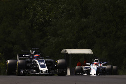 Сантіно Ферруччі, Haas F1 Team VF-17, Ліка Гіотто, Williams FW40