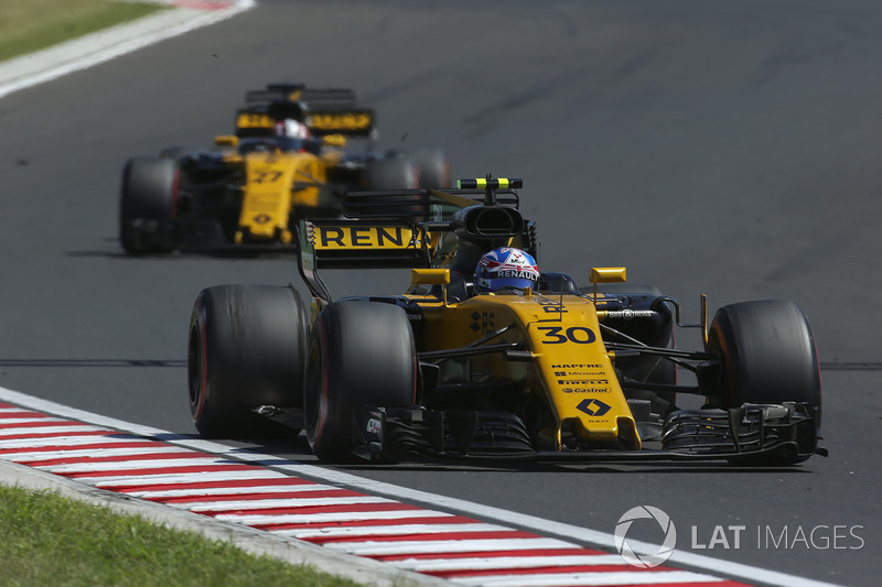 Jolyon Palmer, Renault Sport F1 Team RS17, Nico Hulkenberg, Renault Sport F1 Team RS17