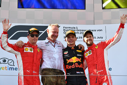 Temporada 2018 F1-austrian-gp-2018-podium-race-winner-max-verstappen-red-bull-racing-second-place-kimi-ra