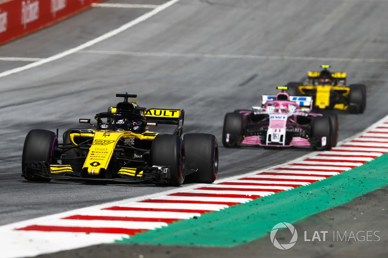 Nico Hulkenberg, Renault Sport F1 Team R.S. 18, Esteban Ocon, Force India VJM11, Carlos Sainz Jr., Renault Sport F1 Team R.S. 18