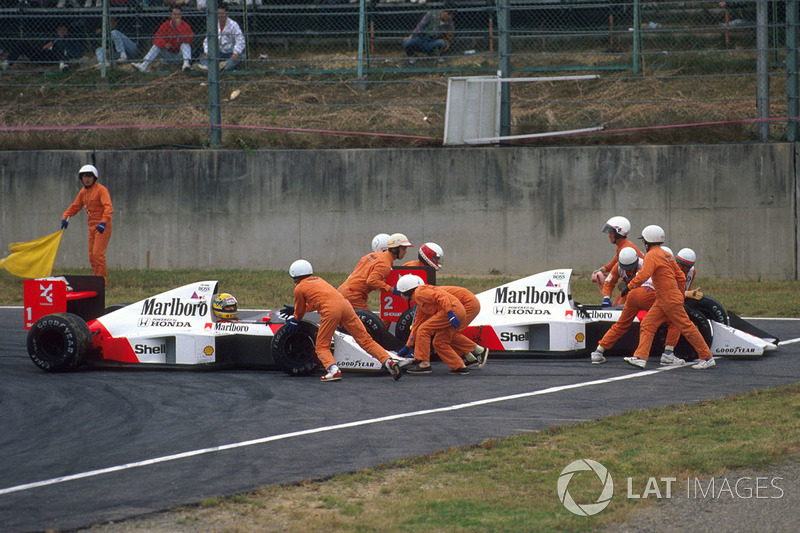 Ayrton Senna, McLaren MP4/5 Honda and Alain Prost, McLaren MP4/5 Honda collide