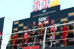 Il vincitore della gara Jonathan Rea, Kawasaki Racing, il secondo classificato Chaz Davies, Aruba.it Racing-Ducati SBK Team, il terzo classificato Eugene Laverty, Milwaukee Aprilia