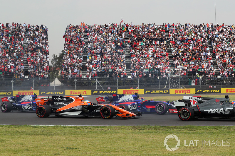 Фернандо Алонсо, McLaren MCL32, на старті