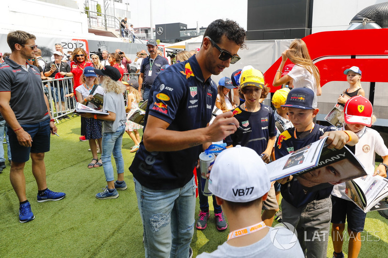 Даніель Ріккардо, Red Bull Racing, Ромен Гожан, Haas F1 Team