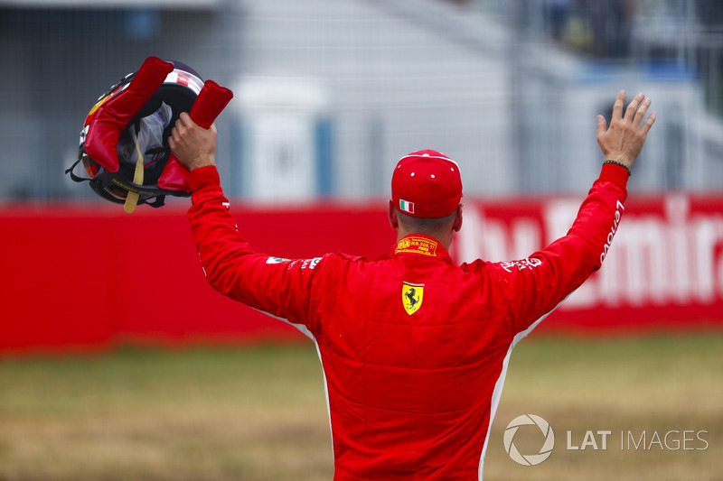 Sebastian Vettel, Ferrari, celebra su pole position