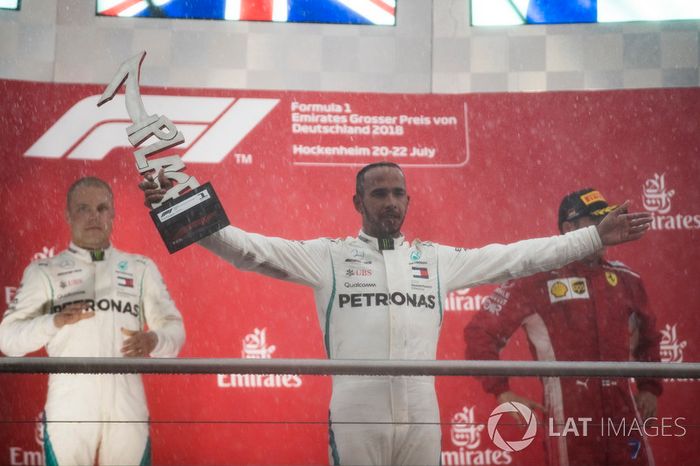 Podio: Lewis Hamilton, Mercedes AMG F1