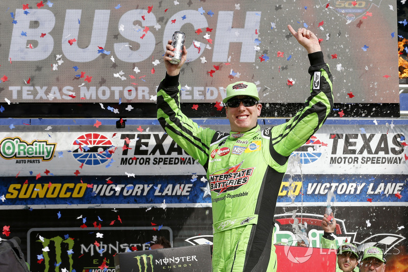 Race winner Kyle Busch, Joe Gibbs Racing, Toyota Camry Interstate Batteries