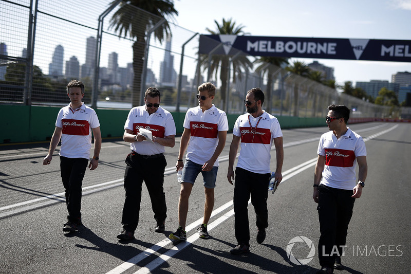 Marcus Ericsson, Alfa Romeo Sauber F1 Team walks the track