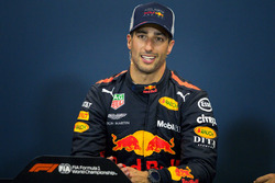 Le vainqueur Daniel Ricciardo, Red Bull Racing en conférence de presse