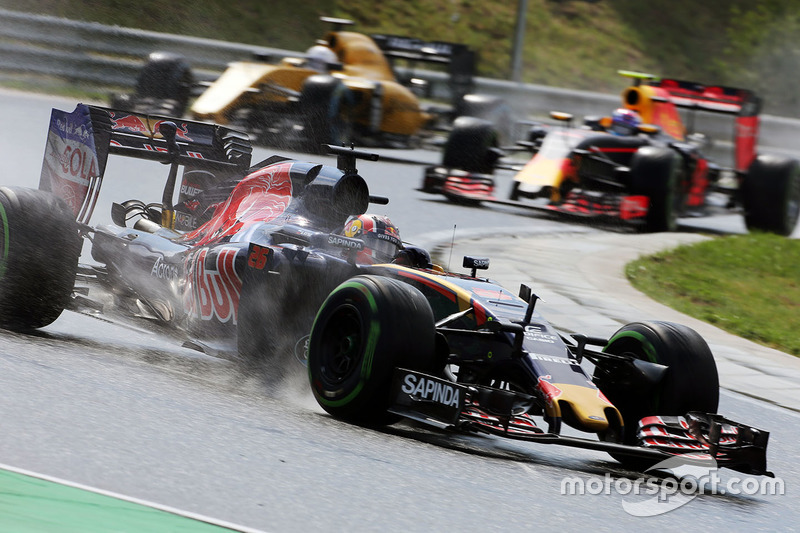 12: Daniil Kvyat, Scuderia Toro Rosso STR11