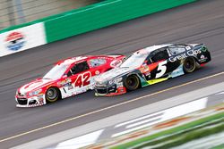 Kyle Larson, Chip Ganassi Racing Chevrolet, Kasey Kahne, Hendrick Motorsports Chevrolet