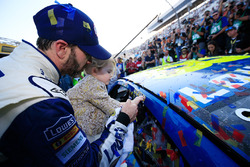 Le vainqueur, Jimmie Johnson, Hendrick Motorsports Chevrolet et sa fille, Lydia