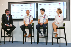 David Croft, commentateur Sky Sports, Valtteri Bottas, Lance Stroll, Claire Williams, directrice adjointe Williams