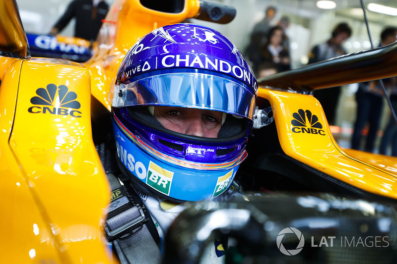 Fernando Alonso, McLaren, nell'abitacolo della sua monoposto