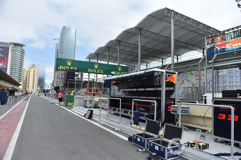 Red Bull Racing pit alanı