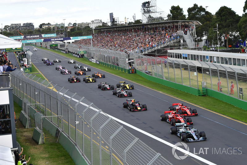 Salida: Lewis Hamilton, Mercedes-AMG F1 W09 EQ Power