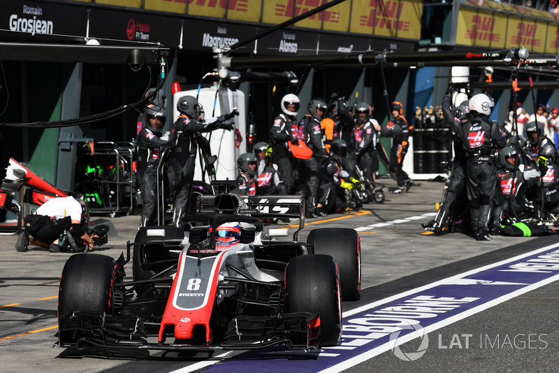 Romain Grosjean, Haas F1 Team VF-18 au stand