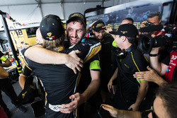 Jean-Eric Vergne, Techeetah, celebrates with his team in the garage after winning the championship