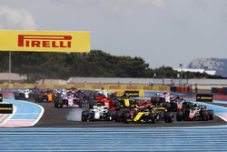Carlos Sainz Jr., Renault Sport F1 Team R.S. 18, leads Charles Leclerc, Sauber C37, and Kevin Magnussen, Haas F1 Team VF-18