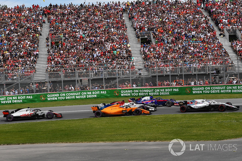 Fernando Alonso, McLaren MCL33 at the start of the race