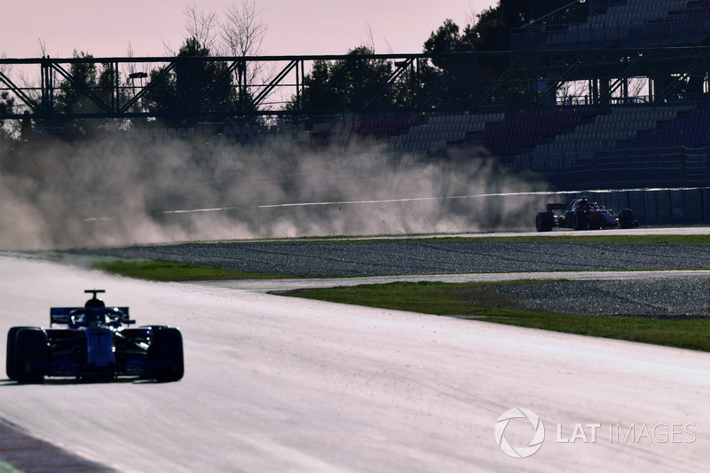 Kimi Raikkonen, Ferrari SF71H runs wide