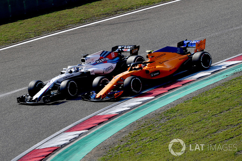 Lance Stroll, Williams FW41 ve Stoffel Vandoorne, McLaren MCL33