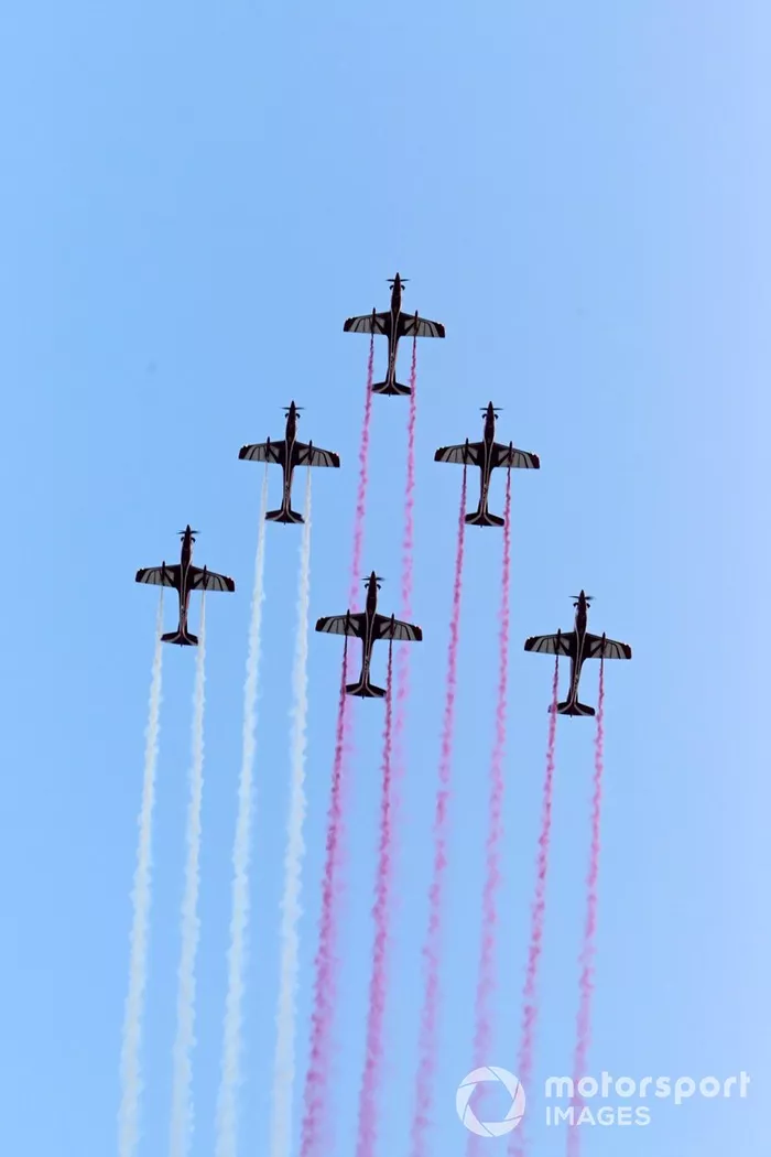 Las Fuerzas Aéreas de Qatar hacen una exhibición sobre la parrilla con sus Pilatus PC-21's