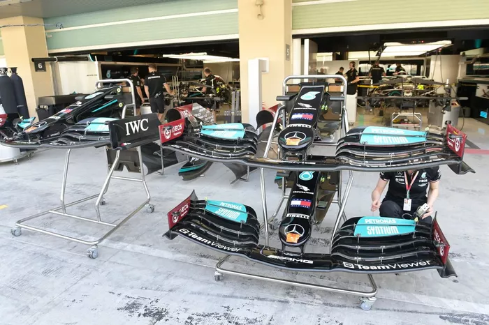 Alerones delanteros del Mercedes W12
