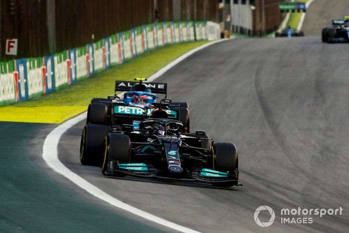 Lewis Hamilton, Mercedes W12, Esteban Ocon, Alpine A521