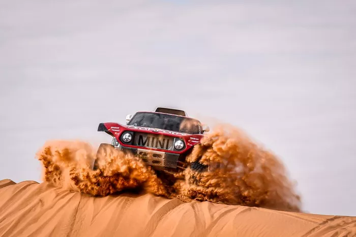 #305 JCW X-Raid Team: Carlos Sainz, Lucas Cruz