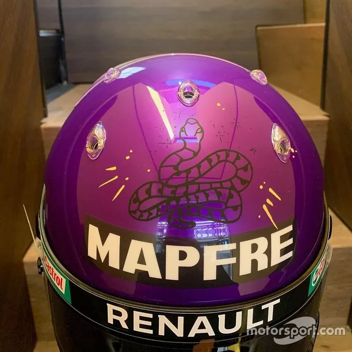Casco de Daniel Ricciardo en homenaje a Kobe Bryant durante la pretemporada