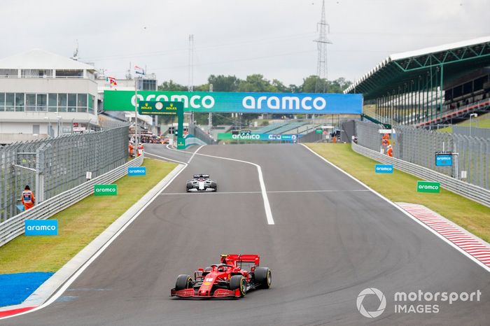 Charles Leclerc, Ferrari SF1000 and Daniil Kvyat, AlphaTauri AT01 