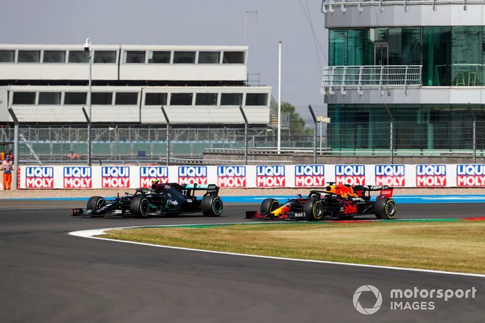 Valtteri Bottas, Mercedes F1 W11, batalla con Max Verstappen, Red Bull Racing RB16