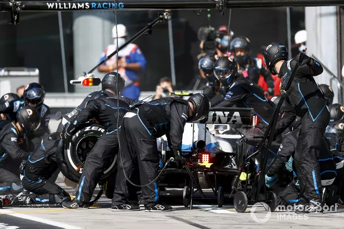 Nicholas Latifi, Williams FW43, pit stop