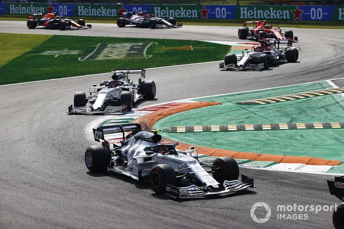 Pierre Gasly, AlphaTauri AT01, Daniil Kvyat, AlphaTauri AT01, Antonio Giovinazzi, Alfa Romeo Racing C39