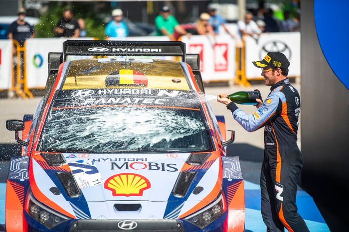 Podio: Thierry Neuville, Hyundai World Rally Team