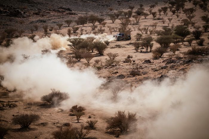 #206 Toyota Gazoo Racing Toyota: Giniel De Villiers, Dirk Von Zitzewitz