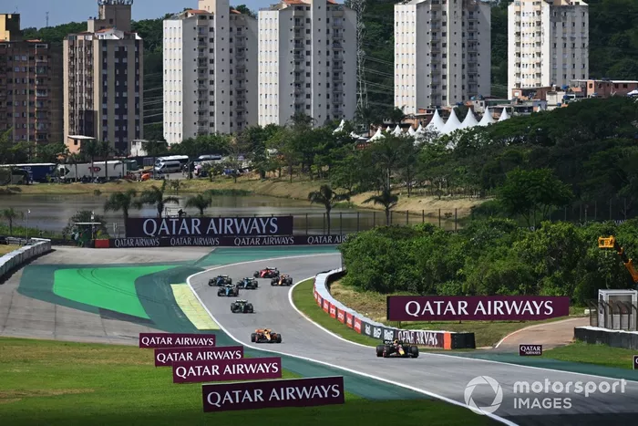 Max Verstappen, Red Bull Racing RB19, Lando Norris, McLaren MCL60, Lewis Hamilton, Mercedes F1 W14