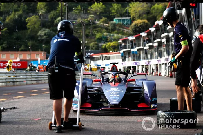 Robin Frijns, Envision Virgin Racing, Audi e-tron FE05, in pit lane