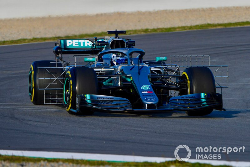 Valtteri Bottas, Mercedes AMG F1 W10, con dei rastrelli di sensori